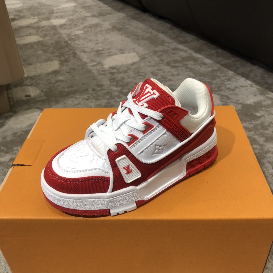 Children's shoes child